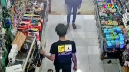 DETIK-DETIK Rampok Bercelurit Ngacir Diserang Balik Korban