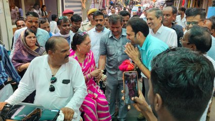 गली-मोहल्लों में स्कूटर पर घूमी वसुंधरा राजे