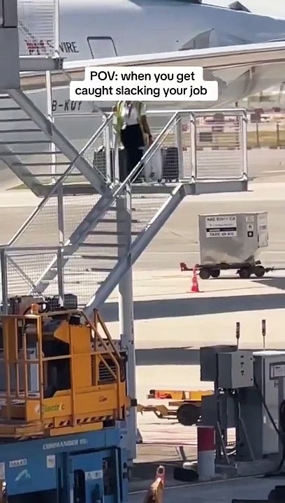 Aerolínea toma medidas tras video de mal manejo de equipaje
