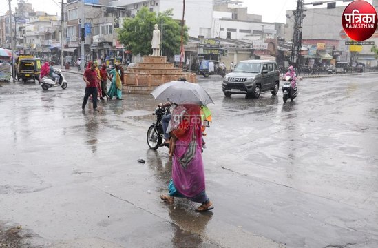 Watch Video : यहां बादलों ने सुबह से डाला रखा था डेरा, दोपहर में बरसे मेघ, अब झमाझम बरसात की आस