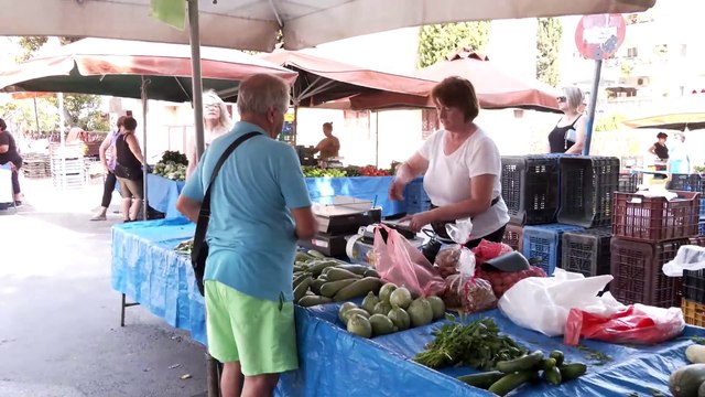 Η ακρίβεια μαστίζει τα νοικοκυριά- Τι απαντούν πολίτες της Λαμίας
