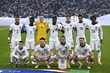 AR OOV ENGLAND COACH 190724