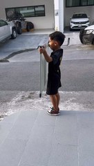 El hijo de Rodrigo Aguirre lo esperó en la puerta de su casa