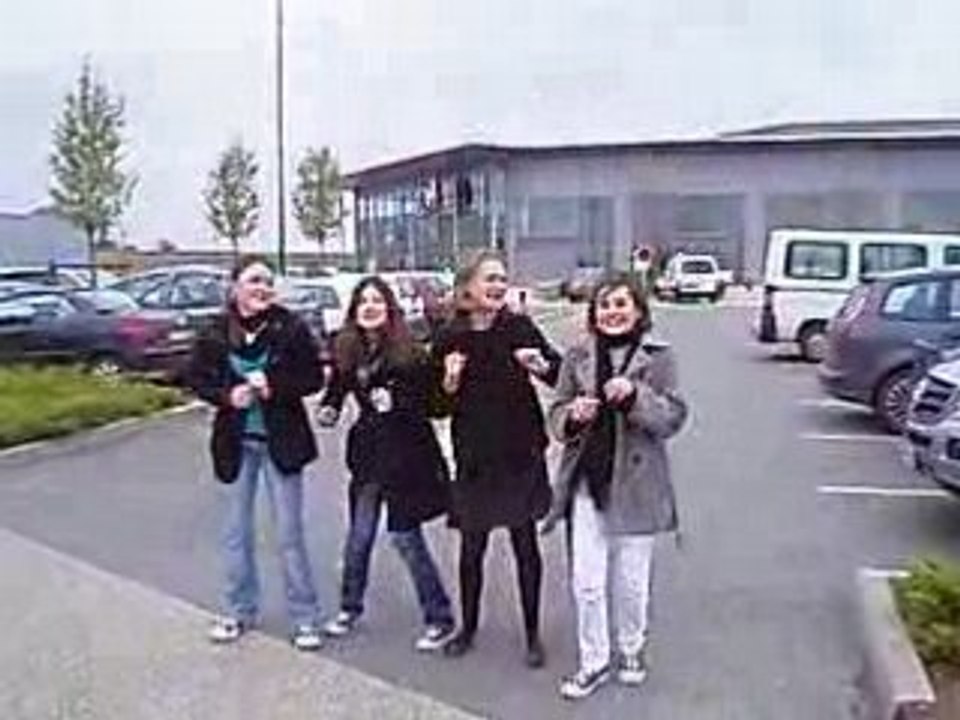 dance des canards : parking cinéma