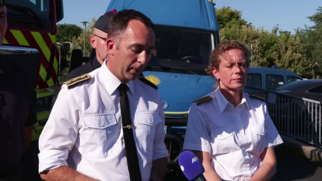 Jean-Marie Girier, préfet de la Vienne: Nous avons décidé de maintenir à distance, après sommation bien évidemment, en lançant trois grenades lacrymogènes et il se trouve qu'un feu de chaume s'est déclenché