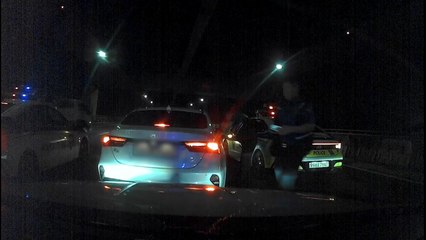 만취 운전 20대, 택시기사 신고로 광안대교서 검거 / YTN