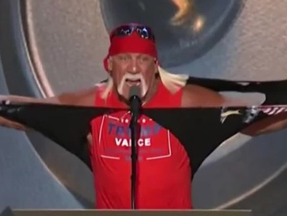 Hulk Hogen rips shirt off on Stage for Donald Trump