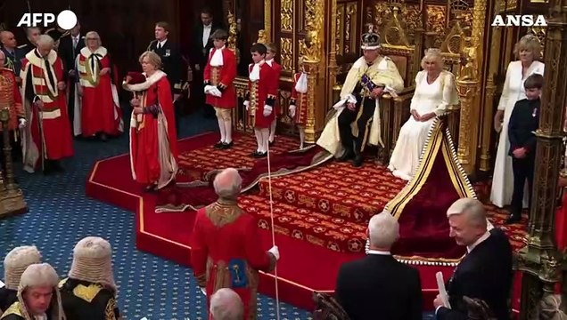 Londra, Carlo III in Parlamento per la pronuncia del King's Speech