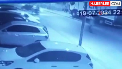 Adana'da 'dur' ihtarına uymayan motosikletli, polise çarptı... O anlar kamerada