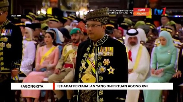 PM membaca surat pengisytiharan sempena Istiadat Pertabalan YDP Agong