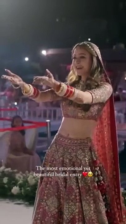 Indian_Bridal_Dance___Sangeet_Performance___Indian_Bridal_Entrance___Indian_Lehenga___Teri_Ore_Song