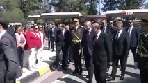 Cumhurbaşkanı Erdoğan, KKTC'de Atatürk Anıtına çelenk sundu