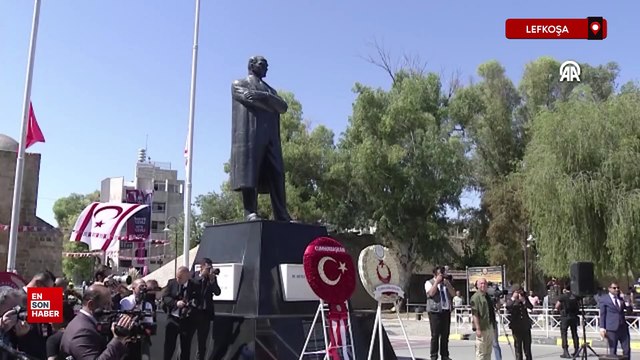 Cumhurbaşkanı Erdoğan, KKTC'de Atatürk Anıtına çelenk sundu