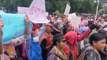 Скачать видео: La police anti-émeute du Bangladesh tire à balles réelles sur des manifestants à Dacca selon des journalistes - L'armée largement déployée dans les villes du pays