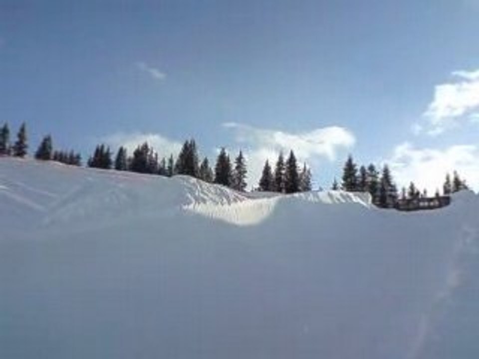 Saut snowboard avoriaz pipe 2