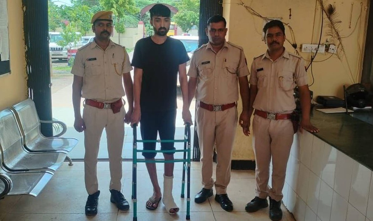 नाकाबंदी के दौरान पुलिस पर फायरिंग का आरोपी गिरफ्तार