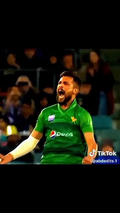 King  Amir bowling
