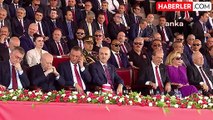 KKTC'deki törende dikkat çeken anlar! Erdoğan ile Özel arasında samimi sohbet