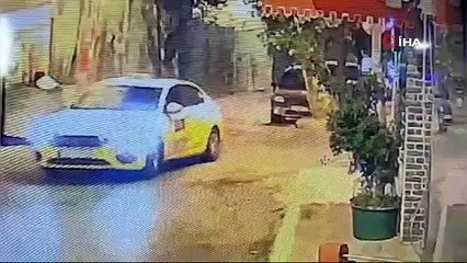 Şişede durduğu gibi durmuyor! Alkolikten taksi içinde dehşet