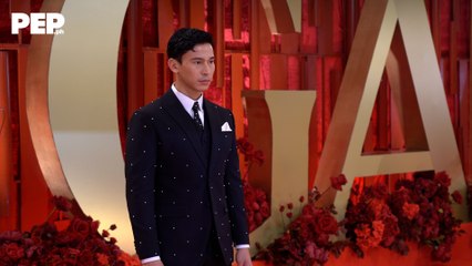 Enchong Dee walks the red carpet at the #GMAGala2024
