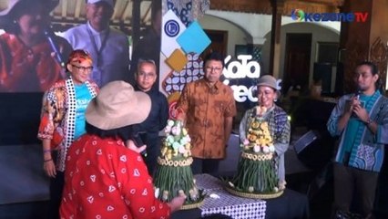 Momen Sandiaga Uno Ditantang Buat Gunungan Jajan Pasar saat  Workshop Kota Kreatif di Yogya