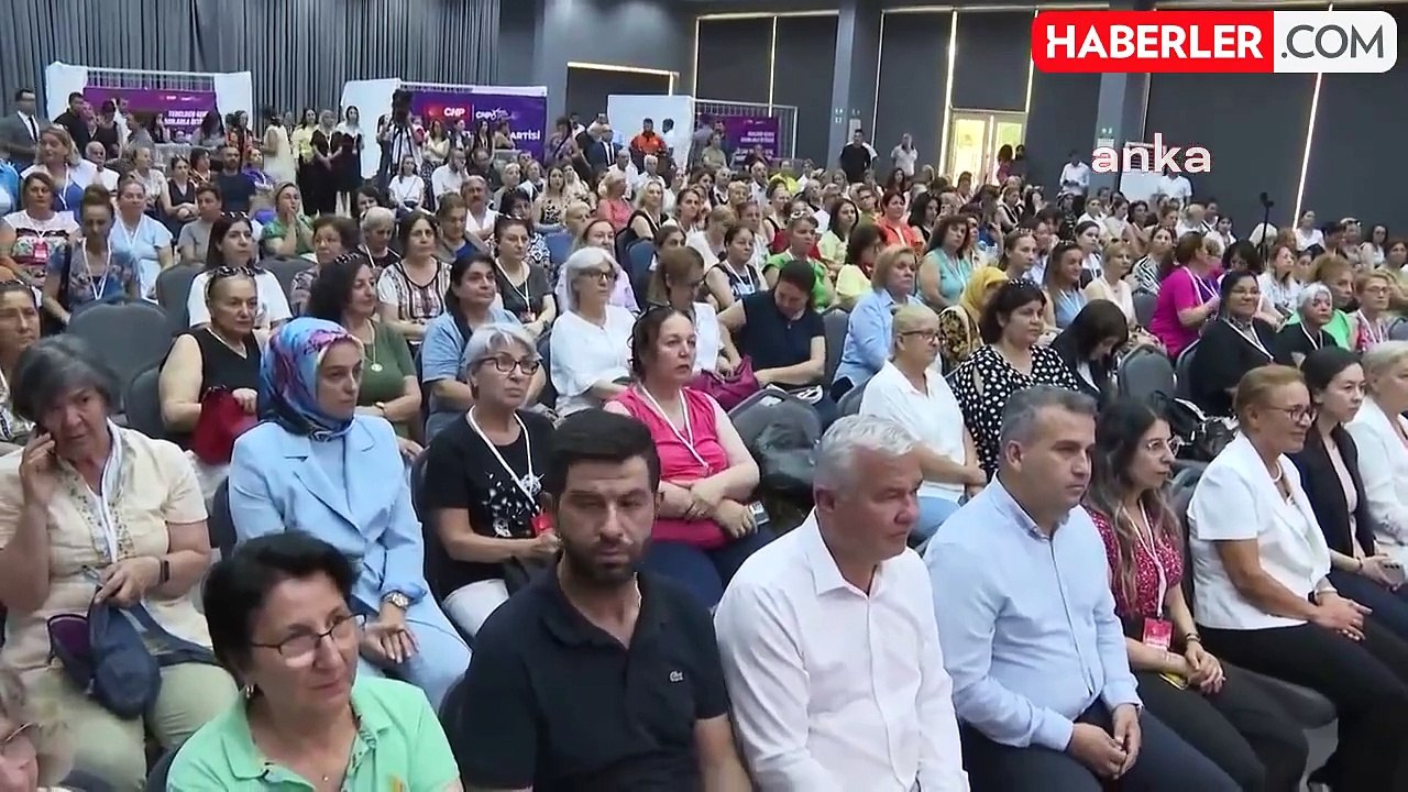 Mersin Büyükşehir Belediye Başkanı Vahap Seçer, CHP Mersin Kadın Kolları İl Kongresi'ne katıldı