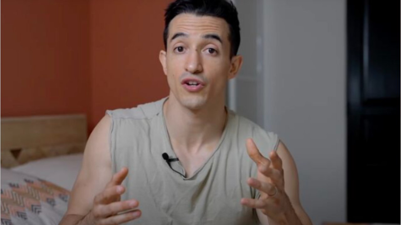 VOICI : Tibo InShape annonce le report de son m...