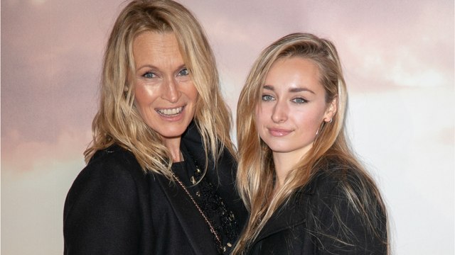 VOICI : Estelle Lefébure aux anges avec sa fille Emma Smet : leurs vacances de rêve (1)