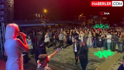 Karslı sanatçı Yudum sevenlerini coşturdu