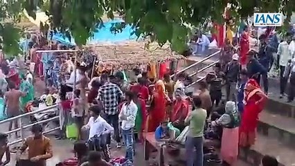 Raebareli में  Guru Purnima के पावन पर्व पर श्रद्धालुओं ने Ganga Ghat पर लगाई आस्था की डुबकी