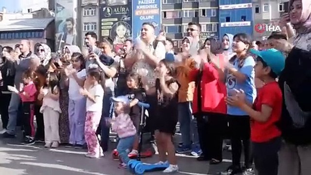 Askeri bando Erzurum’da coşturdu