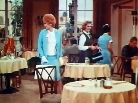 The Lucy Show 1966 - LUCY MEETS JOHN WAYNE S5E10