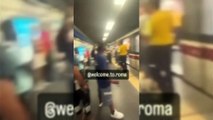 Roma, ecco il video dell'arresto di un uomo armato di sega su un vagone della metro
