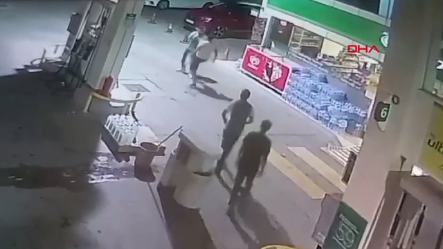 Kayıt dışı benzin satışı yapmayınca darbedildi; o anlar kamerada