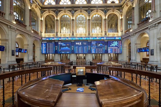 La Defensa de la Trinchera: ¿Quién gestiona los planes de pensiones de las empresas del Ibex?