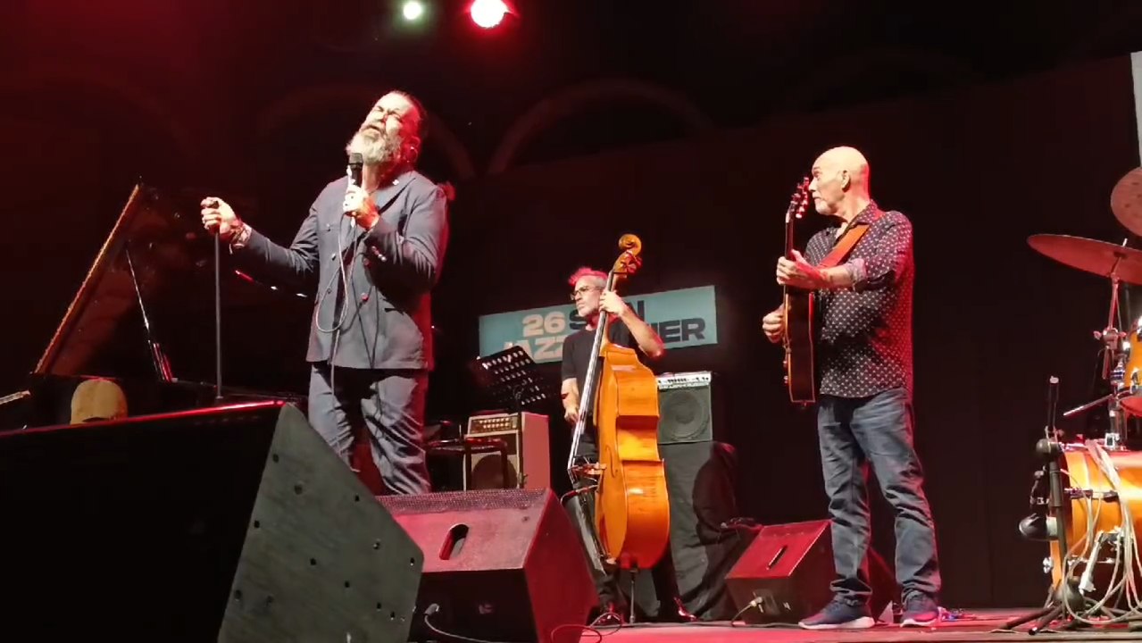 José Luis Jaén canta 'You are so beautiful' de...