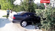 Bursa'da Mercedes ağaca çarptı: 2 yaralı