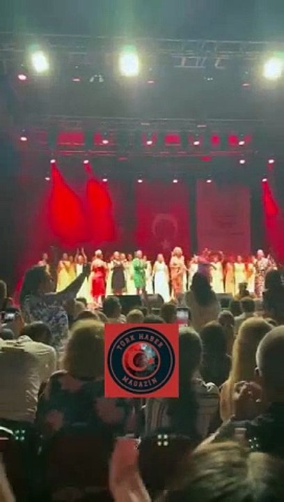 Yunan şarkıcı Despina Vandi'nin, Türk bayrağı ve Atatürk hazımsızlığı