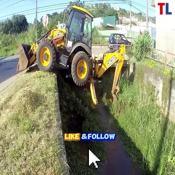 JCB 4CX backhoe loader going down stream...