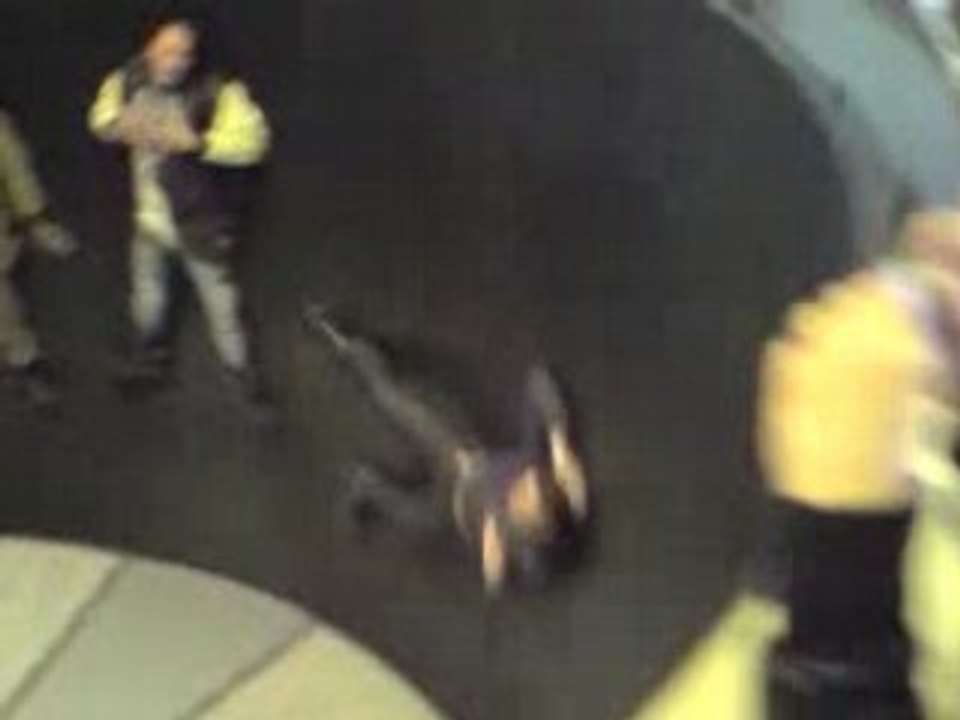 V130408_15.53