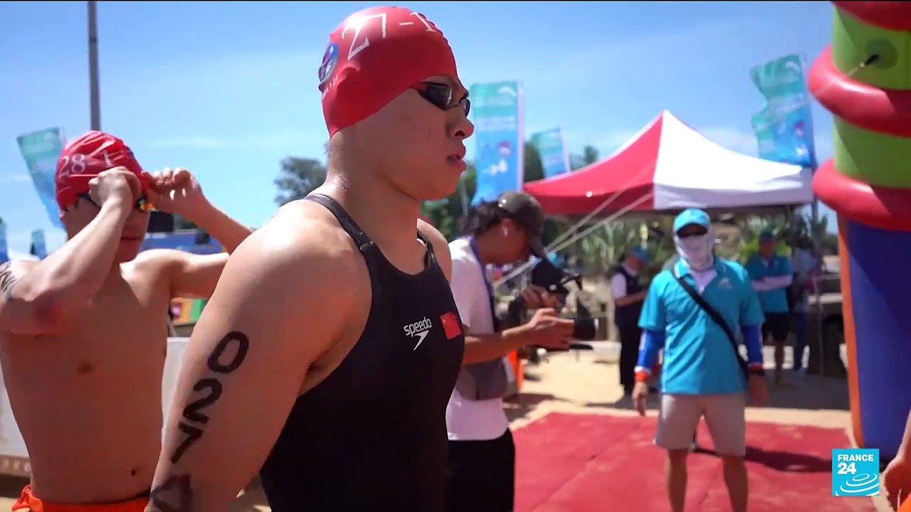 200 swimmers join long-distance swimming race in Taiwan Strait