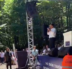 Esenyurt Belediye Başkanı Özer, Kürtçe şiir okudu