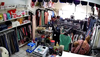 Señoras roban dentro de tienda en Olanchito, Yoro