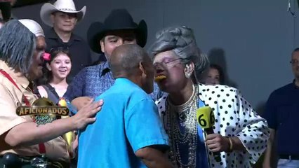 'Mamá Chelo' sorprende en la 'empanada del amor'