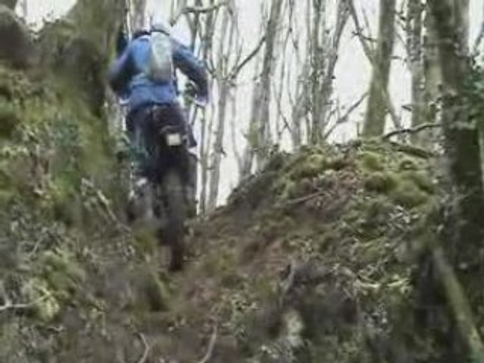 enduro kevin remont avec sa technique du tiré de moto