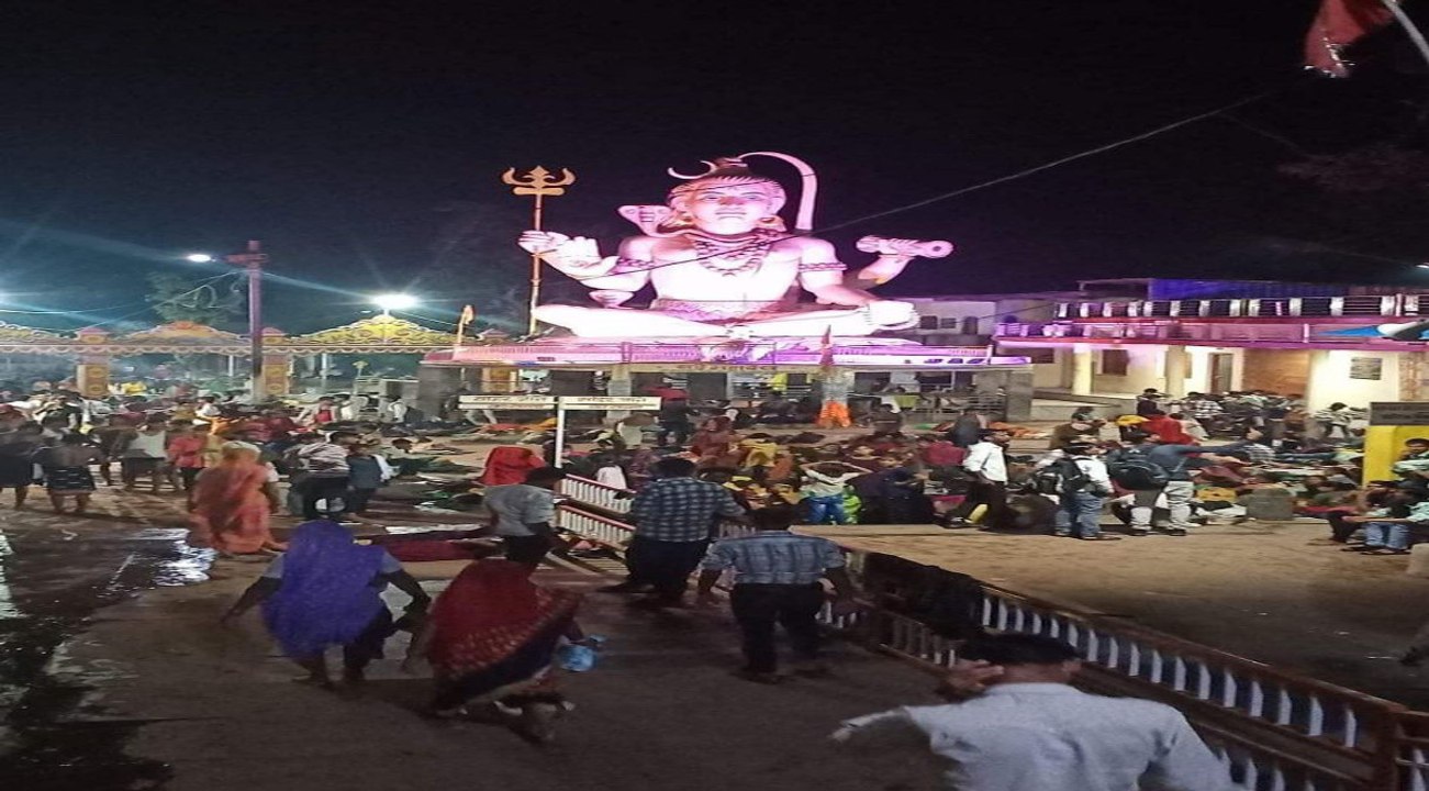 vedio सावन सोमवार : बुंदेलखंड के केदारनाथ जटाशंकर धाम में उमड़ी भक्तों की भीड़, कुंडेश्वर में लगा भक्तों का  तांता