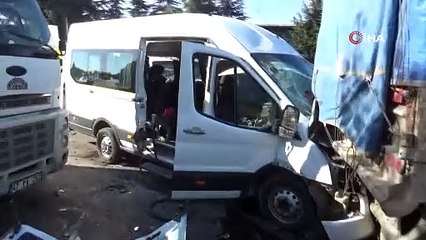 İşçi servisleri kafa kafaya çarpıştı: 21 yaralı