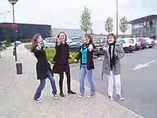 je mets le doigt devant etc