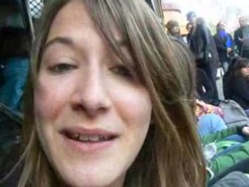 Eve devant l'Élysée Montmartre Répetition "The Kooks"