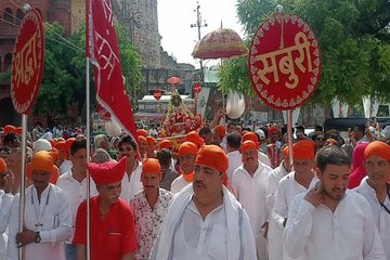 चांदी की पालकी में नगर भ्रमण को निकले साई बाबा